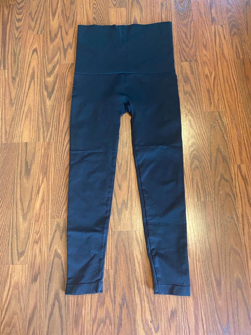 Belly Bandit mother tucker leggings.